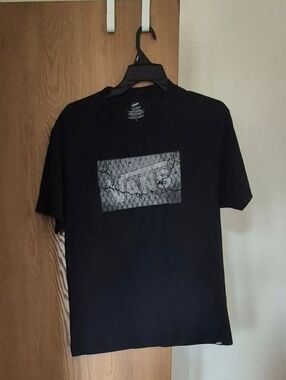 VANS Men's Classic Fit Cotton Graphic T-shirt Large